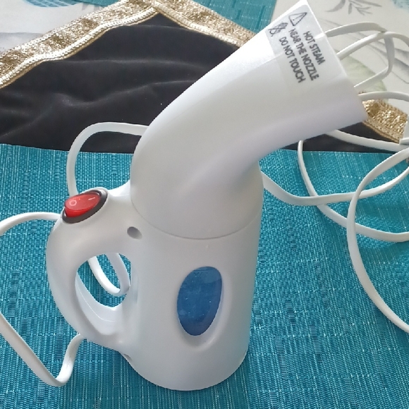 White Handheld Garment Steamer - Picture 3 of 4